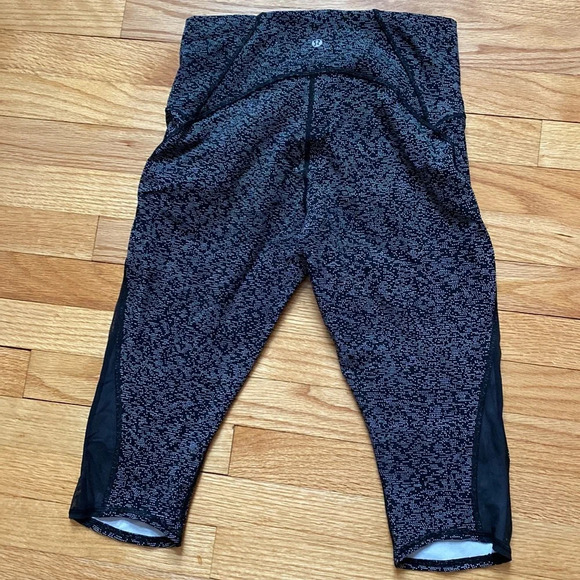 Lululemon Train Times Crop 17 inches Soundwave White Black / Black Polka Dots 10 - Picture 11 of 13